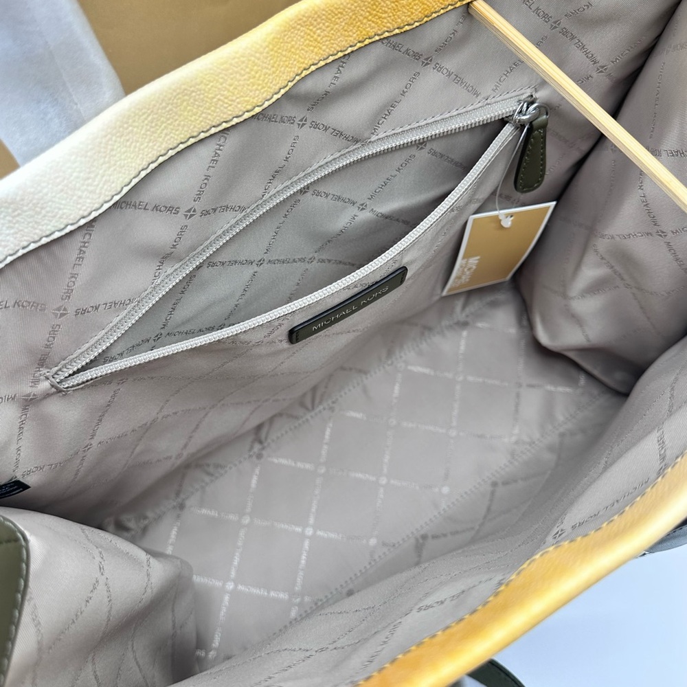 MICHAEL KORS
Mirella Medium Ombré Signature Logo Tote Bag Olive Combo color - Picture 14 of 15